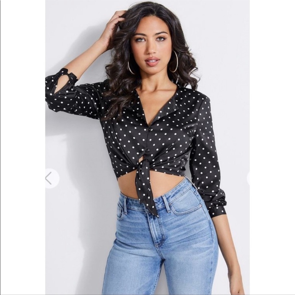 Guess A Polka Dot Printed Tie-Front Crop Top.